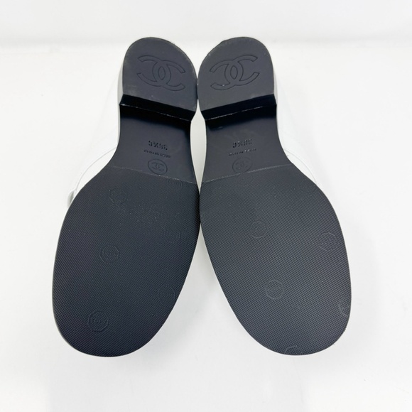 Chanel CC Logo Flats - Picture 6 of 7